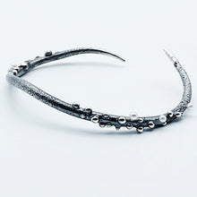 Load image into Gallery viewer, Serpents Pearl Cuff