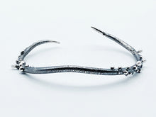 Load image into Gallery viewer, Serpents Pearl Cuff